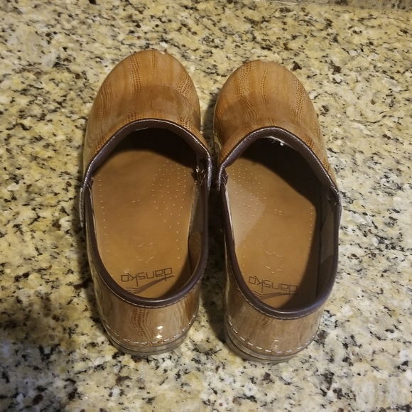 Dansko Women's Clogs size 8.5-9 - Picture 4 of 12